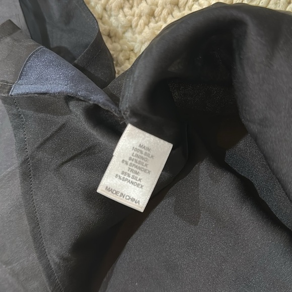 St. John Black and blue Top size large silk fabric - Picture 7 of 8